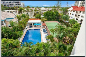 Surfers/Broadbeach Pool View. Free Parking & WIFI